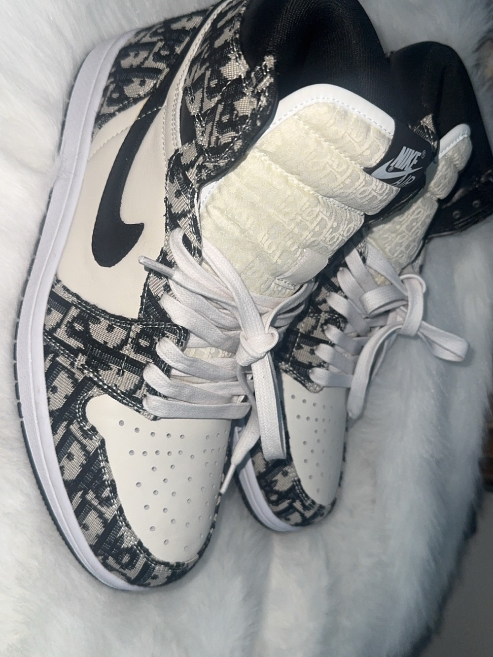 Nike Men’s High-Top Sneakers in White and Black Pattern